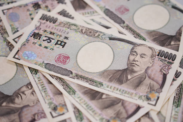 Japanese Yen Faces Turbulent Waters